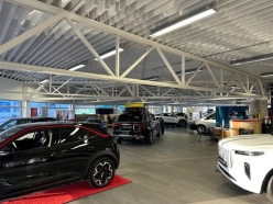 Mitsubishi, Hongqi, Renault, Dacia og Opel er utstilt i våre salgslokaler